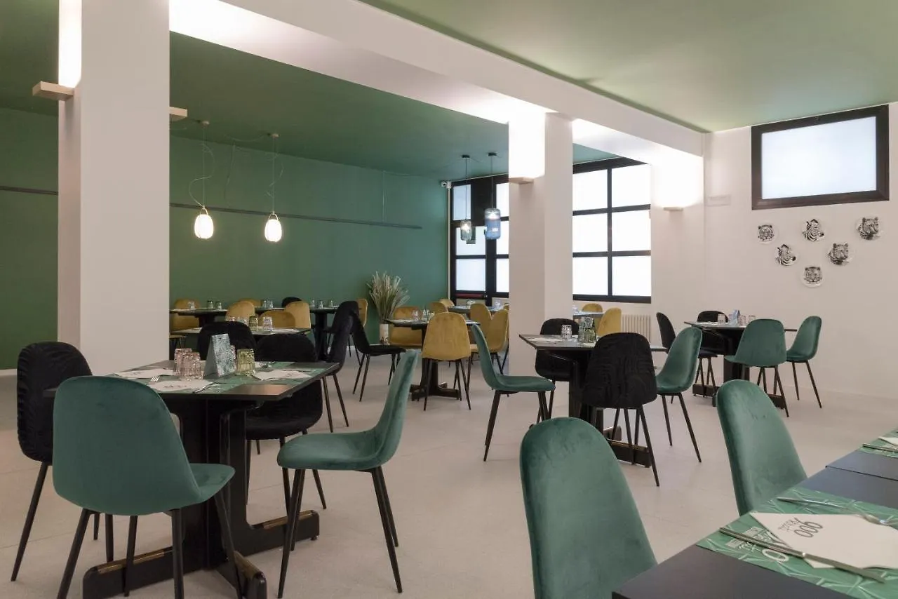 Albergo 900Strati Бергамо 0*,  Италия