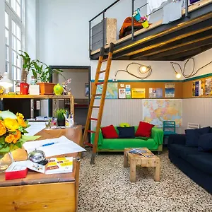 https://ostellin-genova-hostel.hotelitalianriviera.com